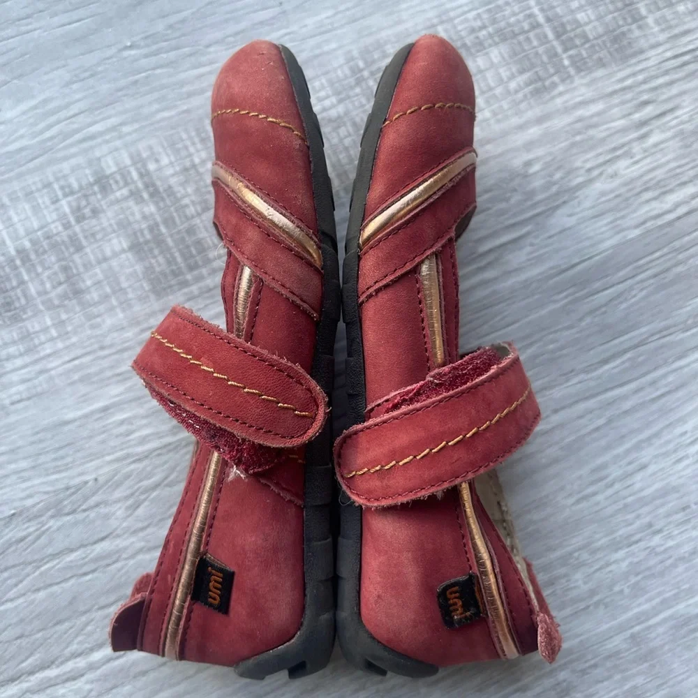 Umi girl’s shoes, size 26.
